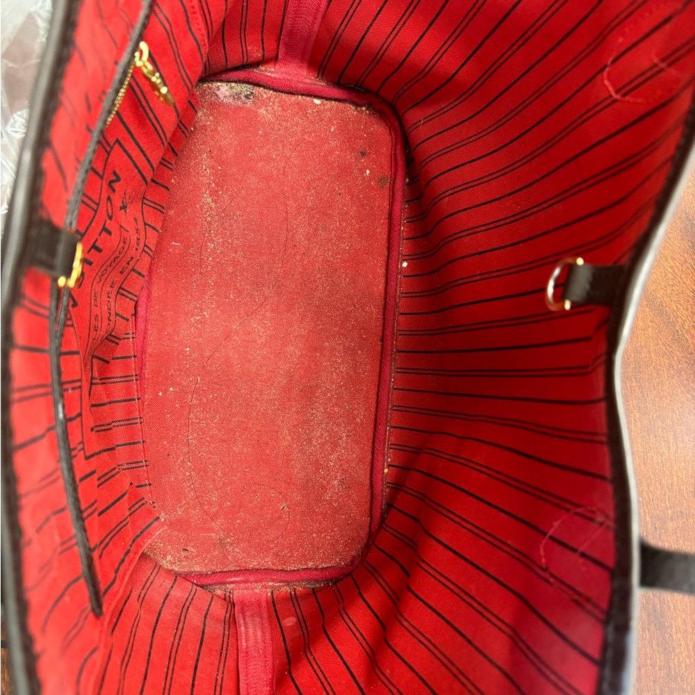Authentic Louis Vuitton - Picture 5 of 14